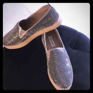 Steve Madden pewter glam sneakers
